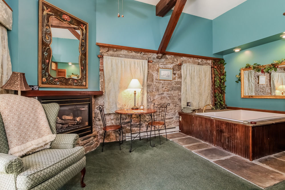 The Villa Bed And Breakfast Westerly Exterior photo
