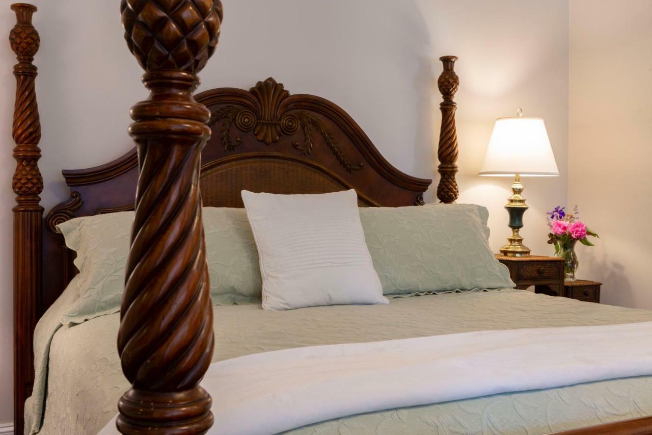 The Villa Bed And Breakfast Westerly Exterior photo